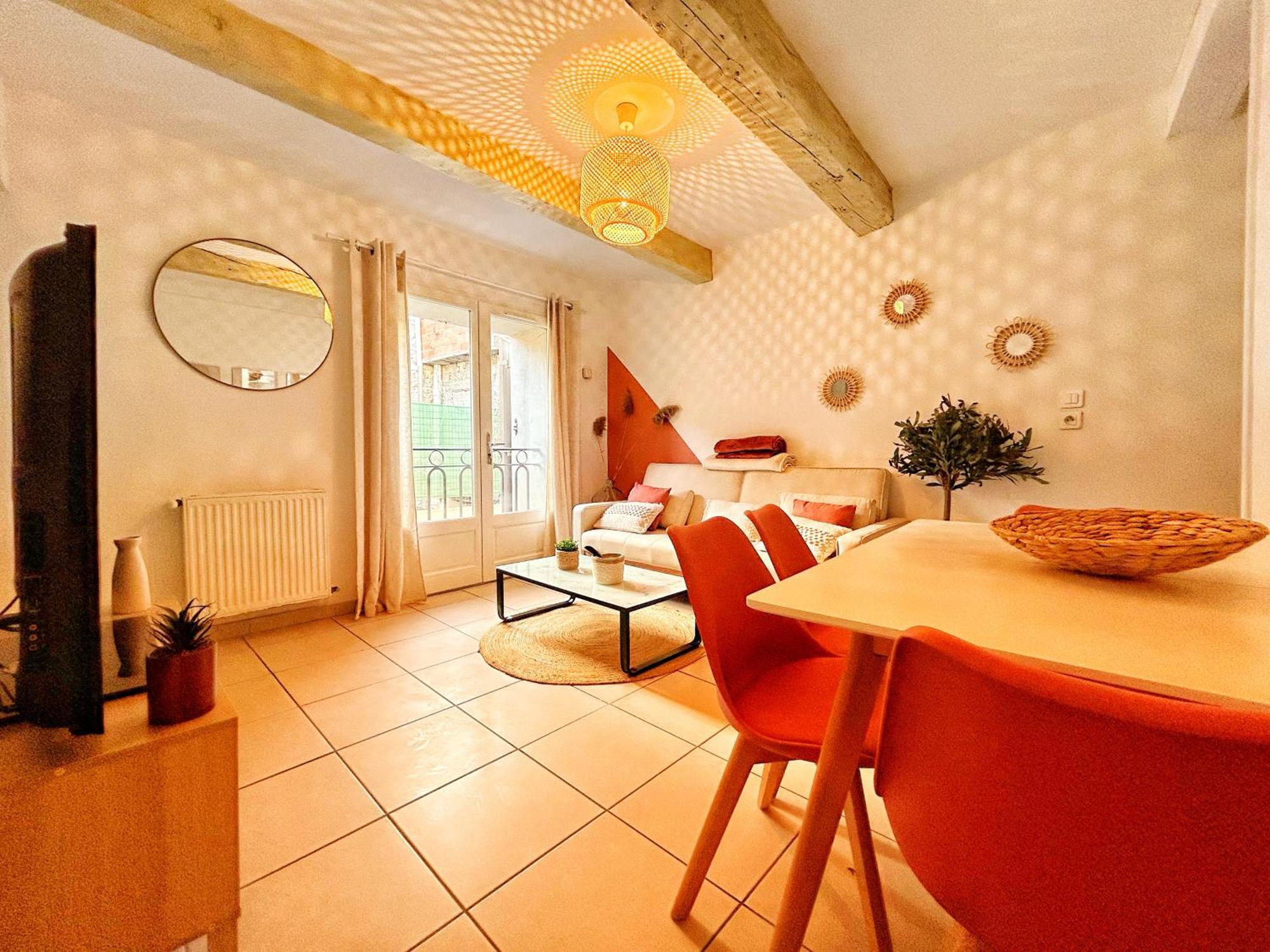Terracotta Tranquility Apartment Арл Екстериор снимка