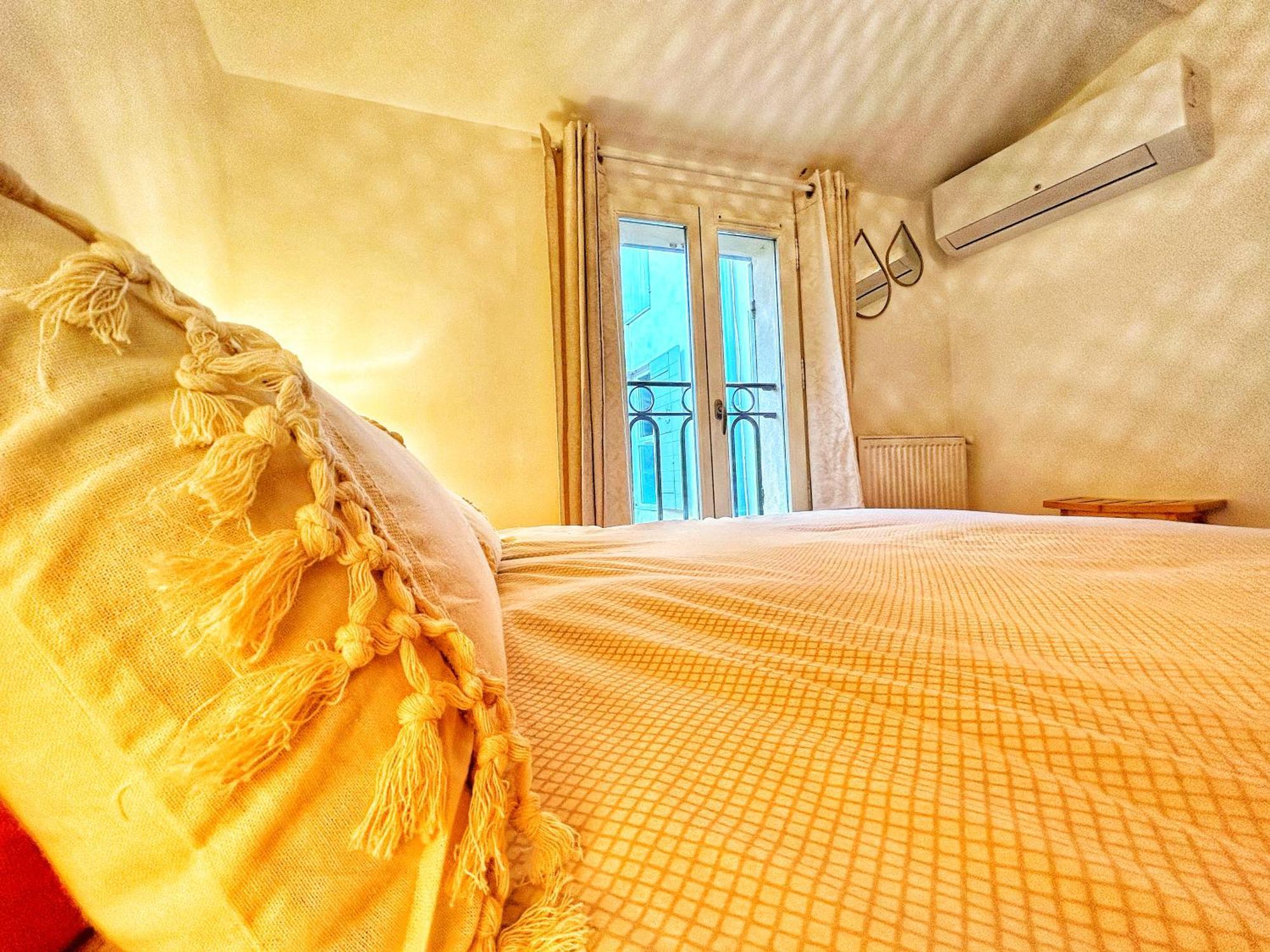 Terracotta Tranquility Apartment Арл Екстериор снимка